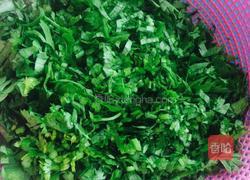 芹菜猪肉包的做法图解2