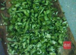 尖椒炒蛋的做法图解1