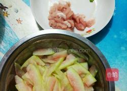 西瓜皮炒肉的做法图解1