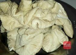 回锅肥肠的做法图解1