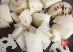 莲藕龙骨汤的做法图解3