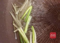 荸荠西芹炒瘦肉的做法图解9