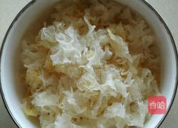 银耳莲子枸杞羹的做法图解1