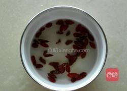 银耳莲子枸杞羹的做法图解3