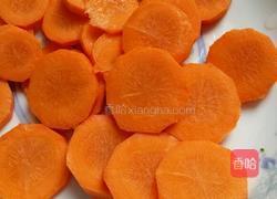 西兰花胡萝卜腐竹炒肉的做法图解4