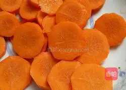 西兰花胡萝卜腐竹炒肉的做法图解4