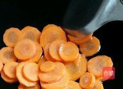 西兰花胡萝卜腐竹炒肉的做法图解7