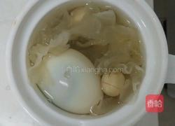 银耳莲子鸡蛋糖水的做法图解3