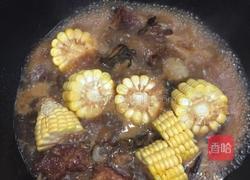 玉米烧排骨的做法图解2