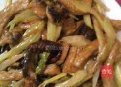 芹菜炒面筋香菇的做法图解6