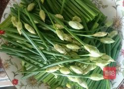 韭菜花炒肉的做法图解2