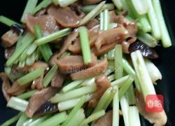芹菜香菇炒萝卜干的做法图解8