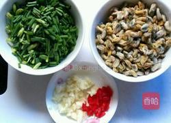 薄壳米炒韭菜梗的做法图解1