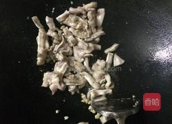 豆腐闷猪耳的做法图解1