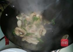 辣椒炒白蘑菇的做法图解4