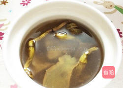 花胶石斛瘦肉汤的做法图解4