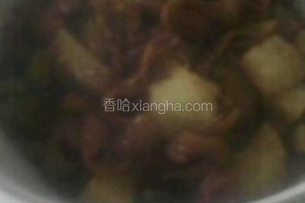 土豆炖肥肠