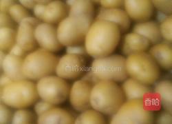 椒盐土豆饼的做法图解1