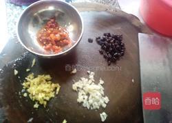 豉汁蒸小咸鱼干的做法图解2