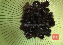 毛豆木耳炒鸡蛋的做法图解2