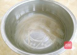黄豆芽炒粉条的做法图解1