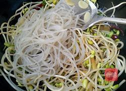黄豆芽炒粉条的做法图解7