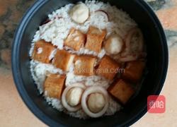 鱼豆腐鱿鱼圈闷饭的做法图解3