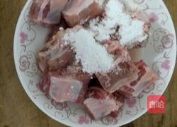 土豆炖排骨的做法图解1