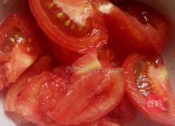 西红柿炒蟹味菇的做法图解1