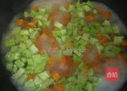 胡萝卜拌苦瓜的做法图解2