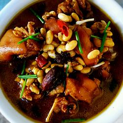 猪蹄炖黄豆的做法[图]