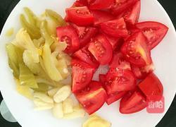 土豆番茄排骨汤的做法图解1