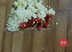 酸豆角炒肉沫的做法图解1