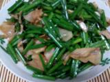 五花肉油豆皮炒韭菜苔的做法[图]