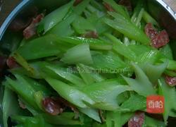 芹菜炒腊味的做法图解5