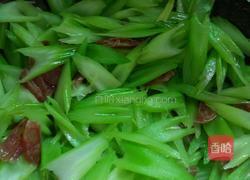 芹菜炒腊味的做法图解4