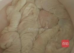 酸菜猪大肠的做法图解1