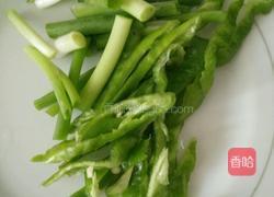 包菜鸡蛋炒面的做法图解1