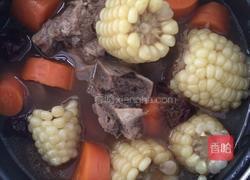 板栗玉米胡萝卜骨头汤的做法图解5