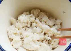 Illustration of how to make sesame paste pancakes with electric baking pan 1