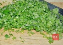 猪肉芹菜饺子的做法图解4