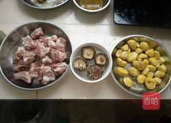 板栗香菇排骨的做法图解1