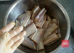 干炸脆皮带鱼块的做法图解3