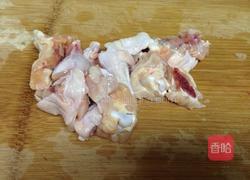 香菇土豆炖鸡腿的做法图解1