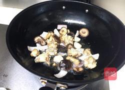 香菇土豆炖鸡腿的做法图解6