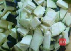 番茄烧茄子的做法图解1