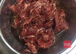 草菇炒牛肉的做法图解2