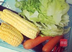 火腿胡萝卜玉米粒的做法图解1