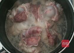 莲藕花生骨头汤的做法图解1