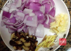 香菇洋葱焖鸭的做法图解2